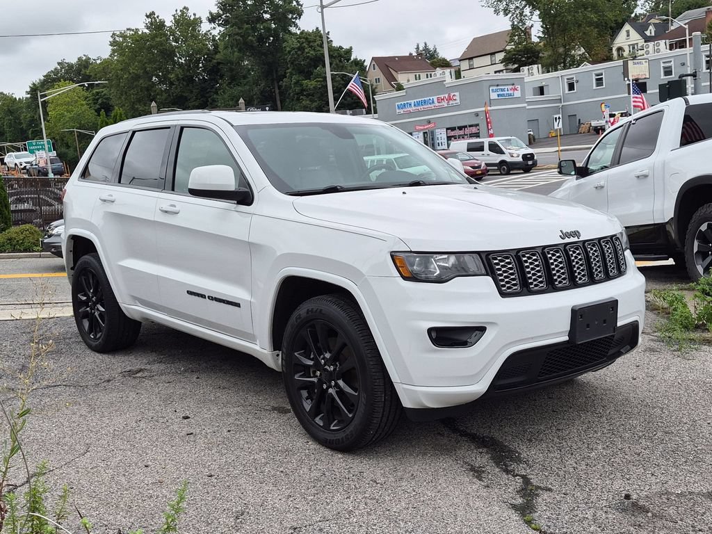 Used 2021 Jeep Grand Cherokee Laredo X AWD/4WD image 3