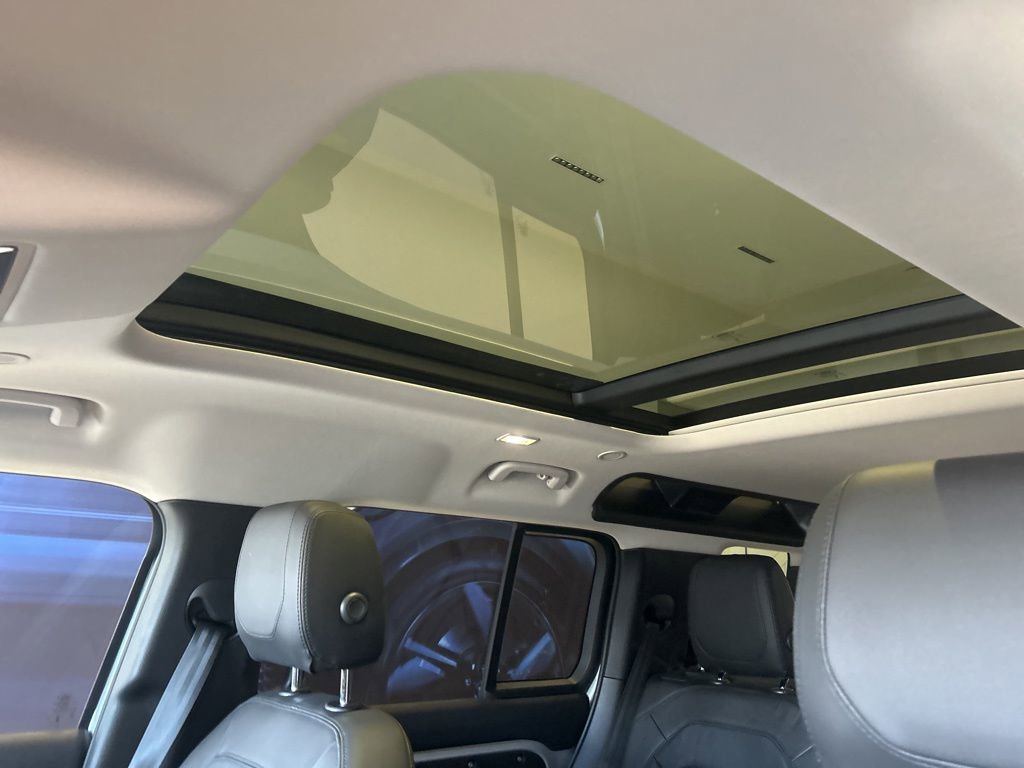 Used 2024 Land Rover Defender 110 S image 13