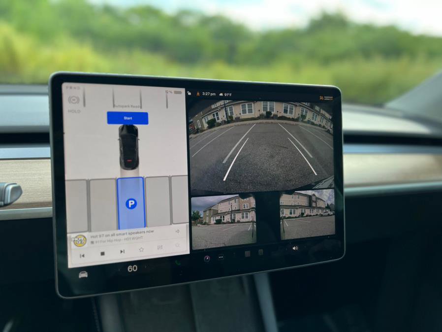 Used 2022 Tesla Model Y Long Range image 23