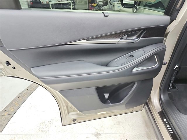 Used 2025 INFINITI QX60 Sensory image 39