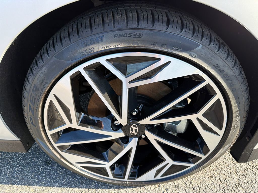 Used 2025 Hyundai Ioniq 6 Limited image 12