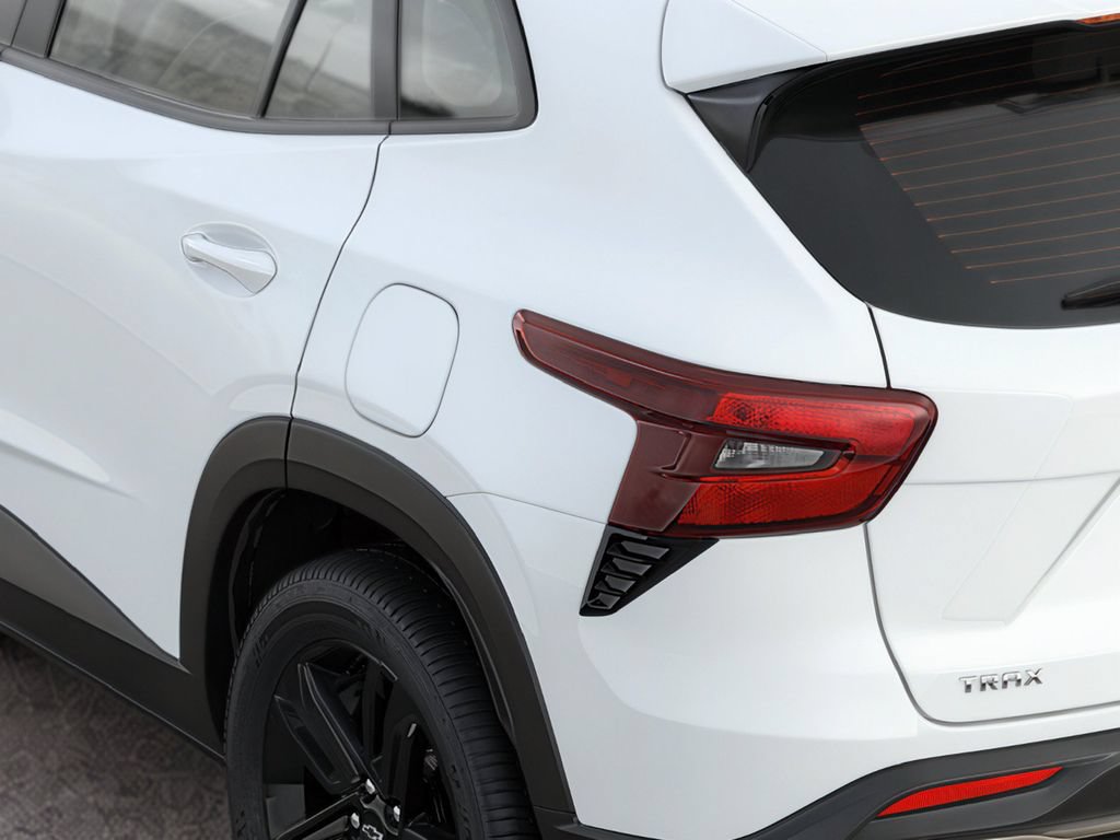 New 2026 Chevrolet Trax ACTIV w/ Sunroof Package FWD image 5