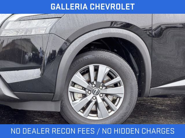 Used 2025 Nissan Pathfinder SV FWD image 3
