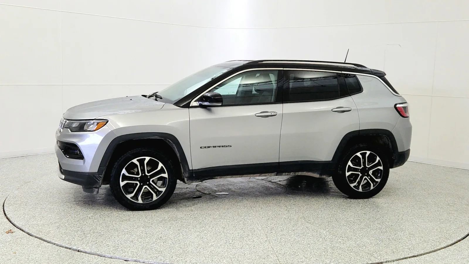Used 2022 Jeep Compass Limited image 4