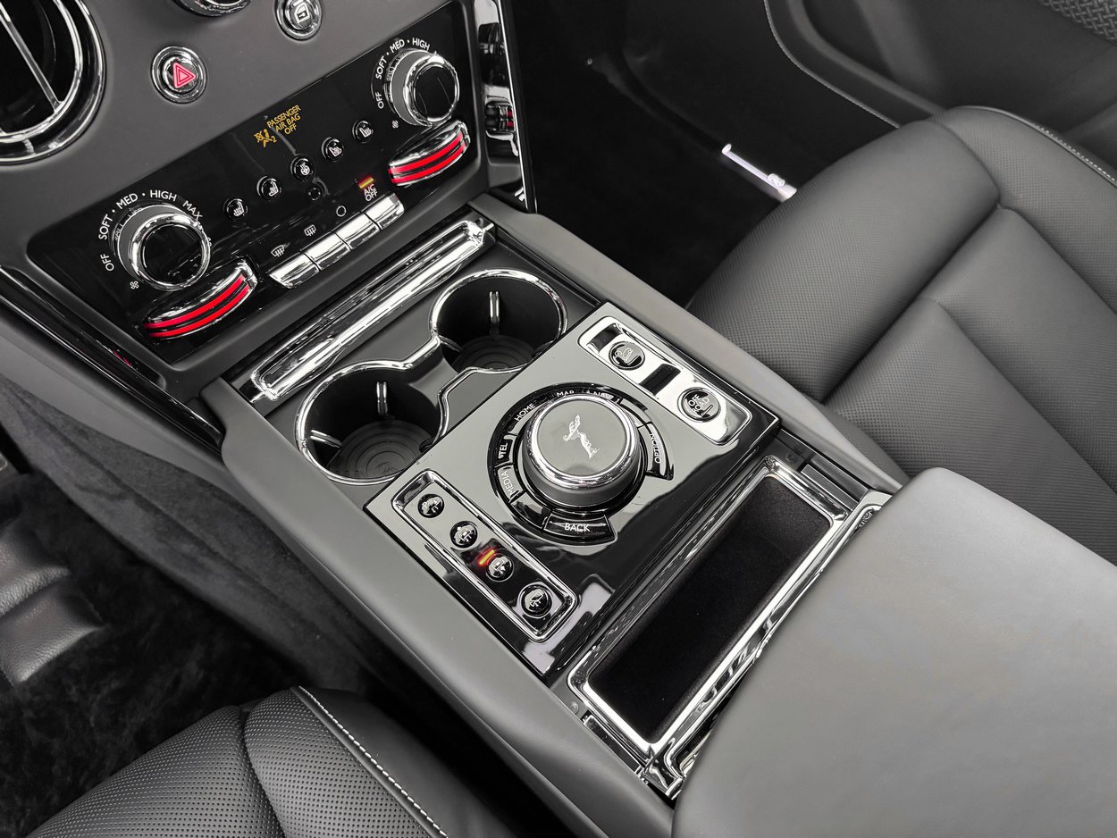 New 2026 Rolls-Royce Cullinan Black Badge AWD/4WD image 21