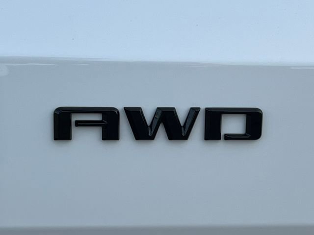 New 2026 Chevrolet Traverse LT w/ Midnight/Sport Edition AWD/4WD image 2