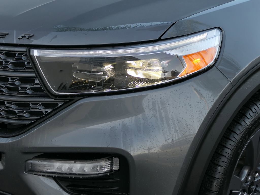 Used 2024 Ford Explorer XLT w/ Equipment Group 202A image 10