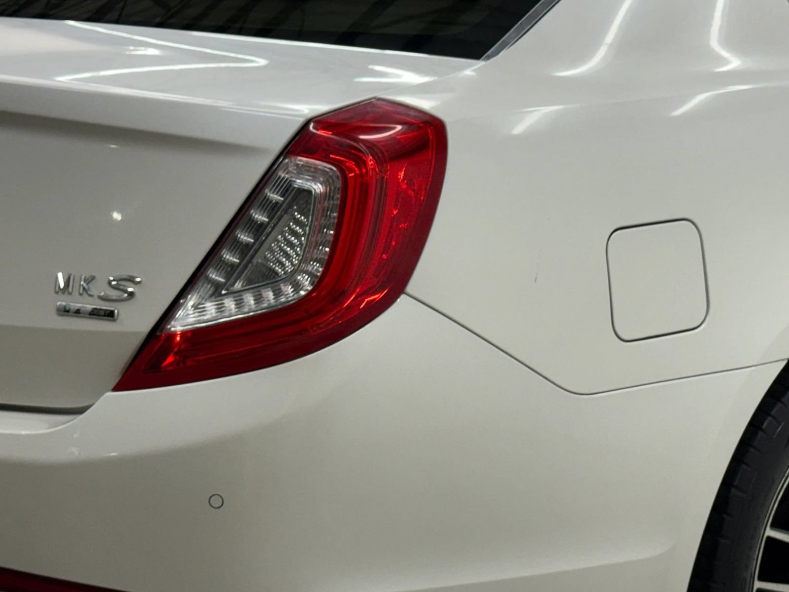 Used 2013 Lincoln MKS AWD image 10