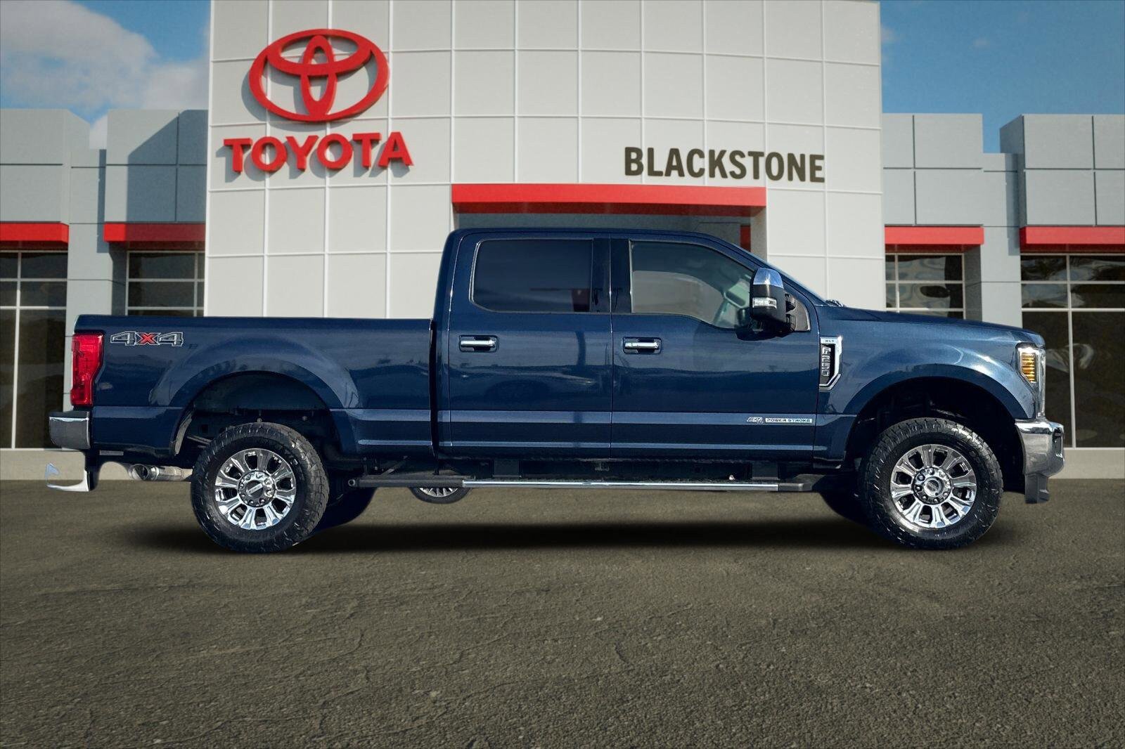 Used 2019 Ford F250 XLT w/ XLT Premium Package image 2