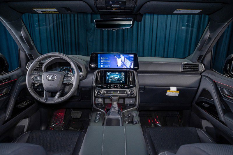 Used 2026 Lexus LX 600 4WD w/ Luxury Package image 14