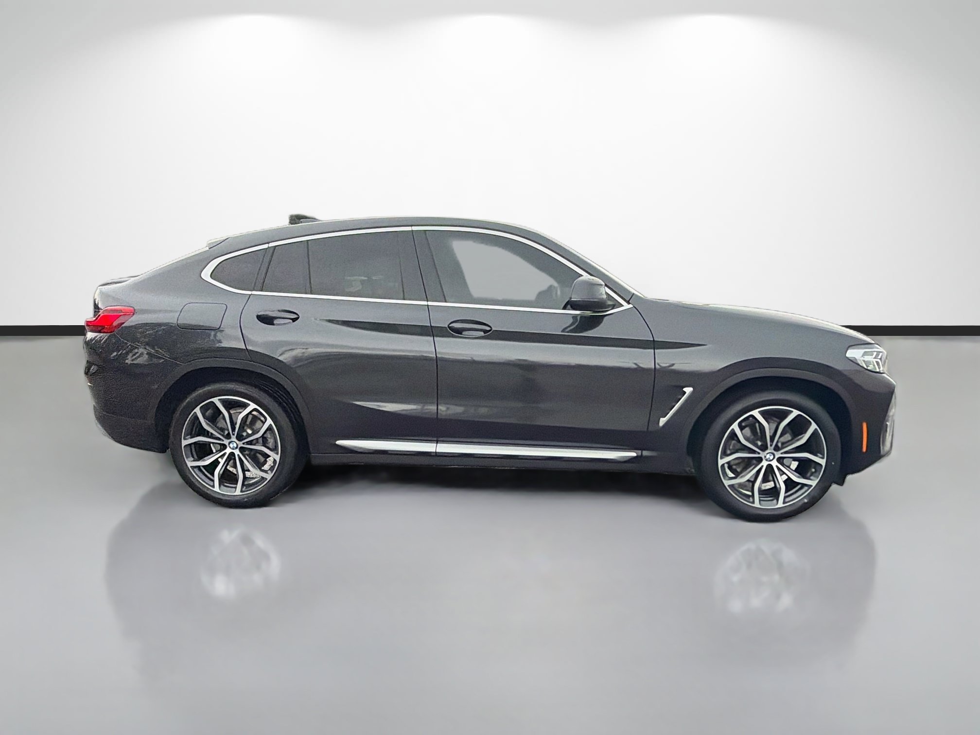 Used 2024 BMW X4 xDrive30i w/ Convenience Package AWD/4WD image 2