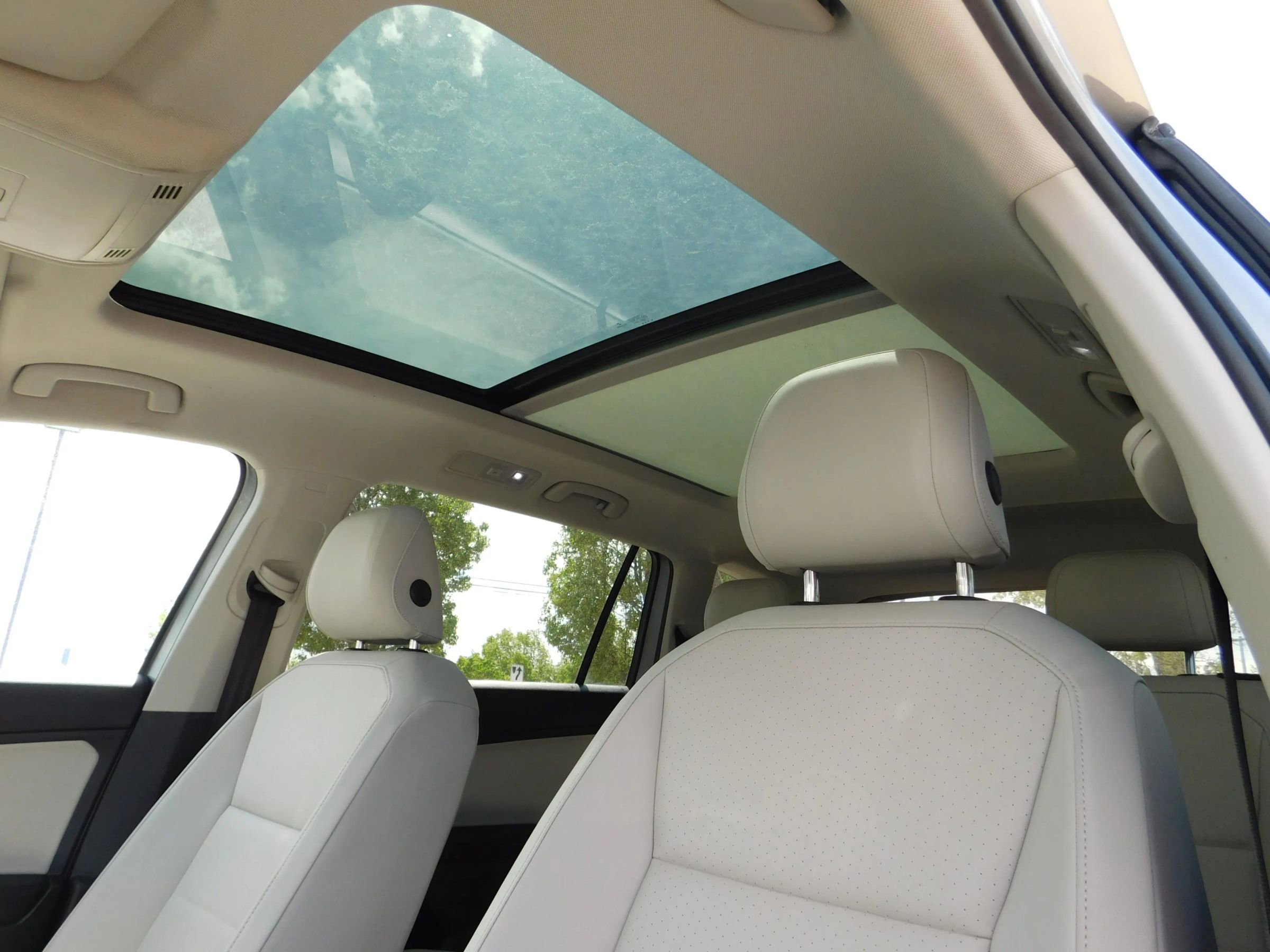 Used 2021 Volkswagen Tiguan SEL FWD image 19
