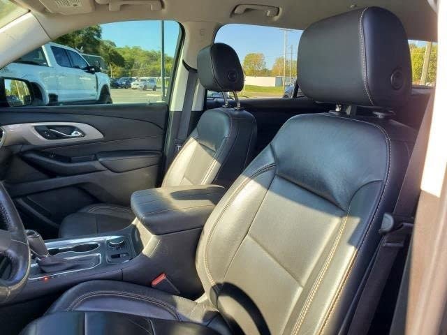 Used 2020 Chevrolet Traverse LT w/ Driver Confidence II Package image 16