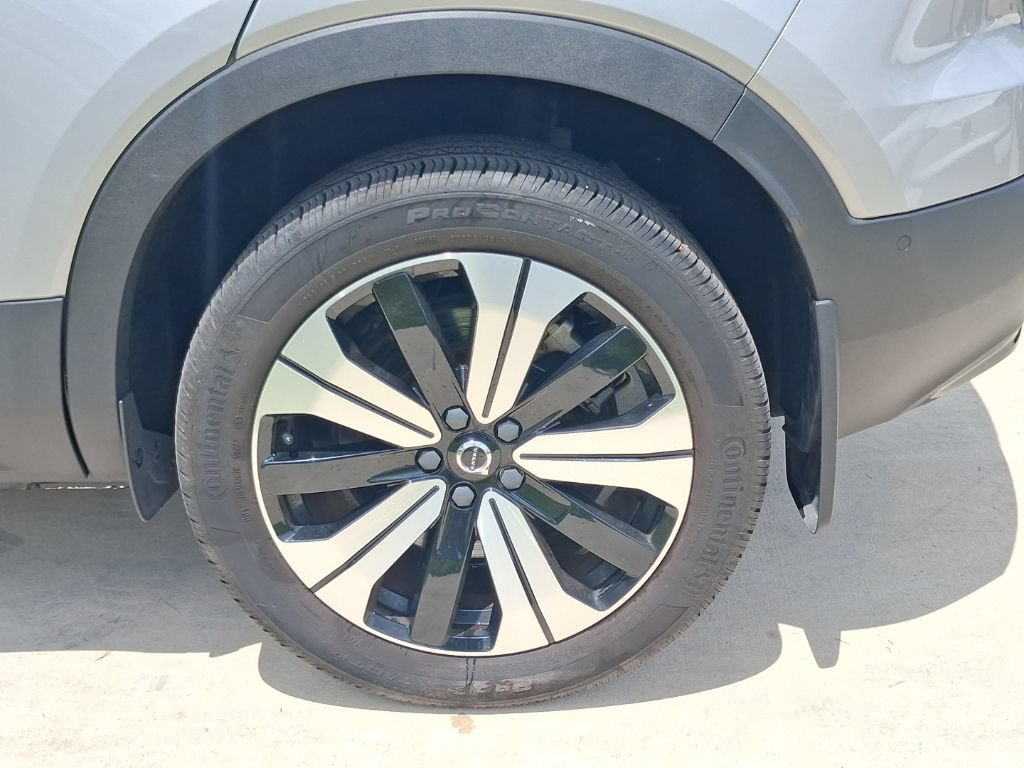 Used 2023 Volvo XC40 Recharge Plus w/ Protection Package Premier AWD/4WD image 4
