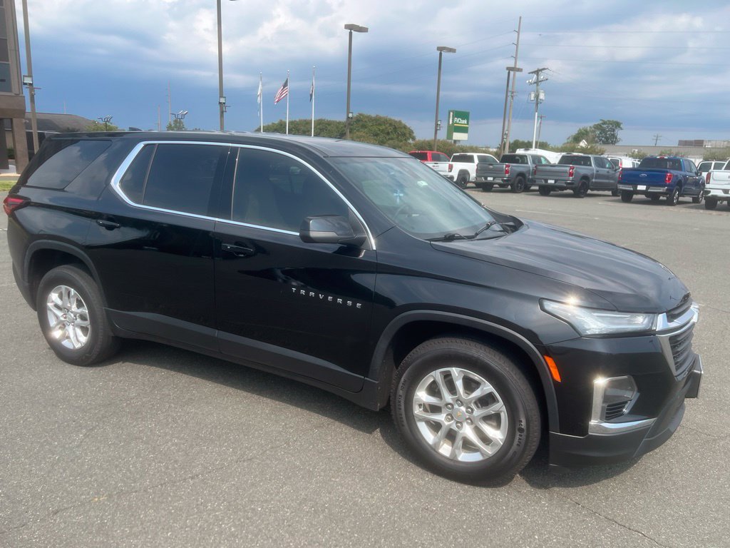 Used 2023 Chevrolet Traverse LS AWD/4WD image 4