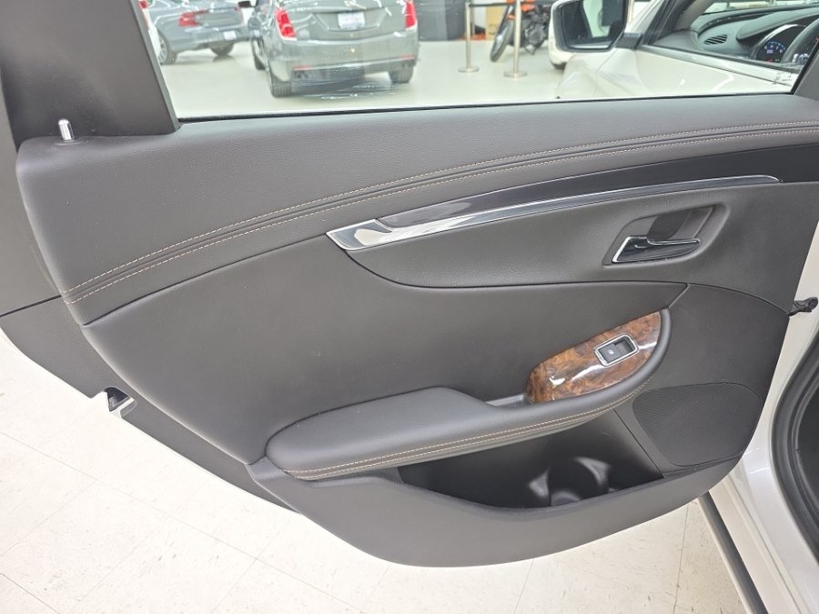 Used 2014 Chevrolet Impala LT w/ Convenience Package FWD image 13