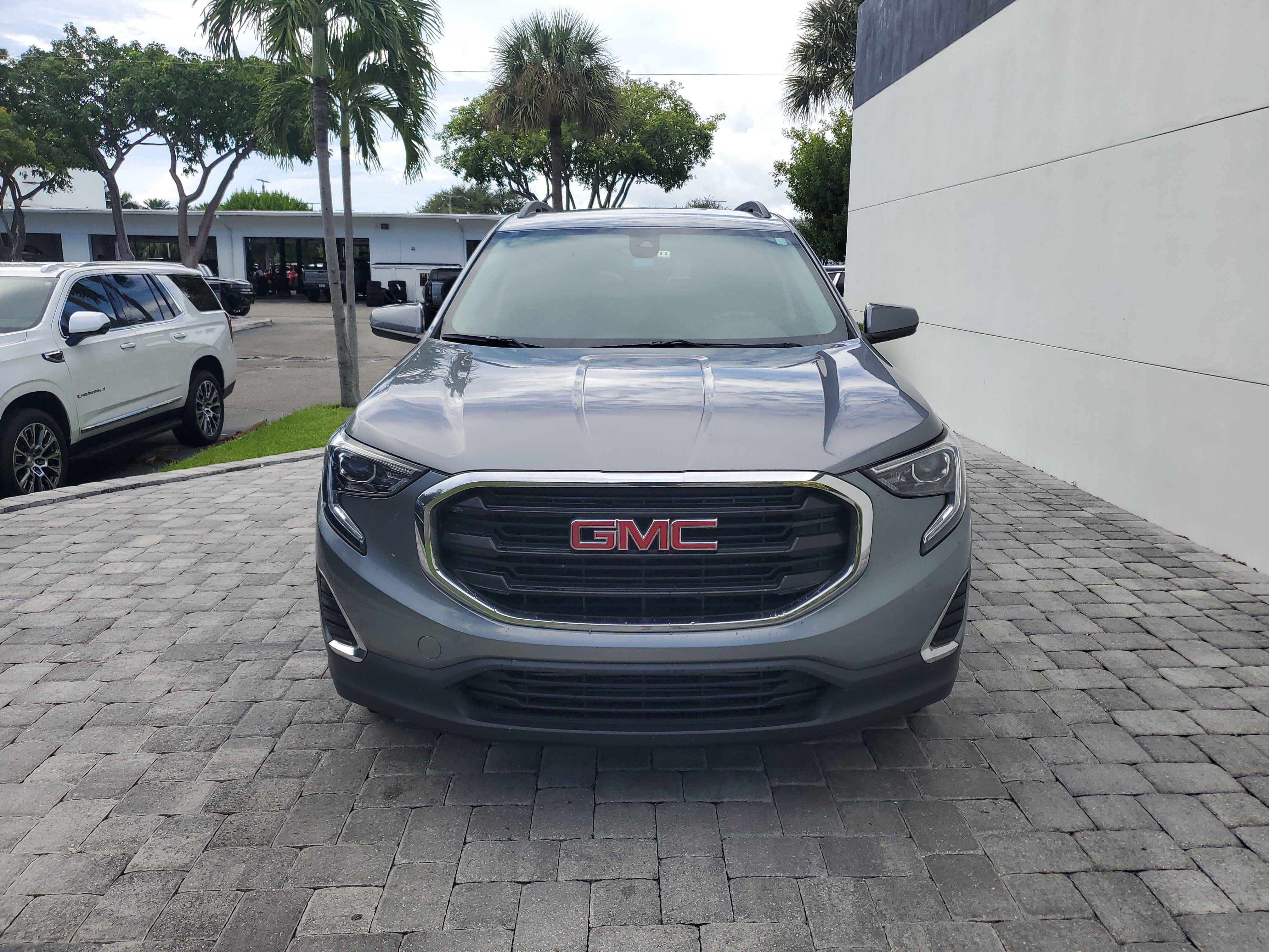 Used 2020 GMC Terrain SLE w/ Driver Convenience Package FWD image 2