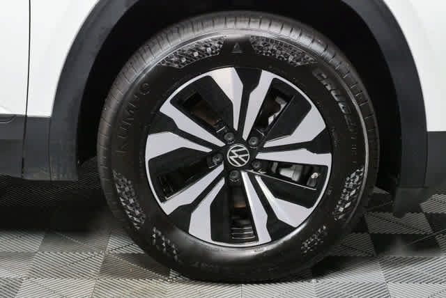 Certified 2025 Volkswagen Atlas SE FWD image 38