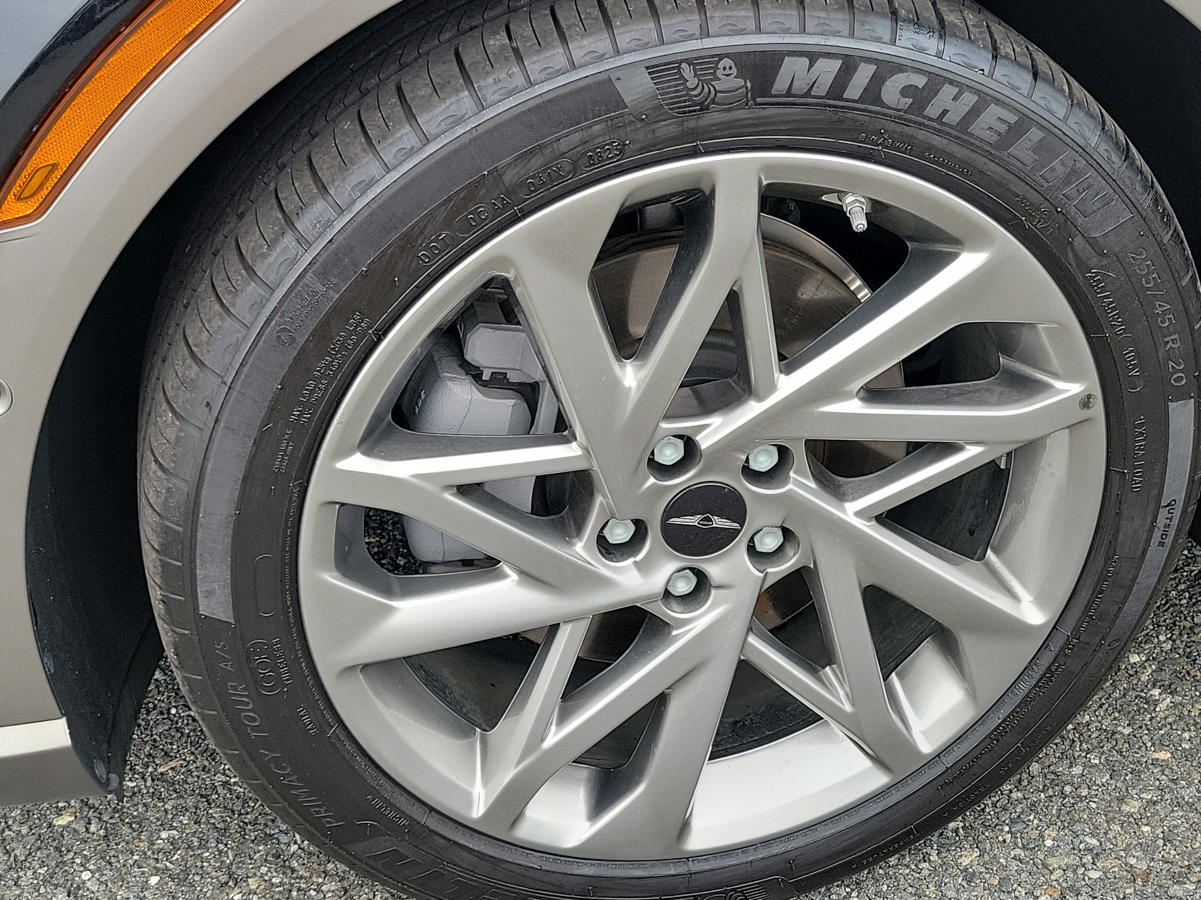 Certified 2023 Genesis GV60 Advanced AWD/4WD image 7