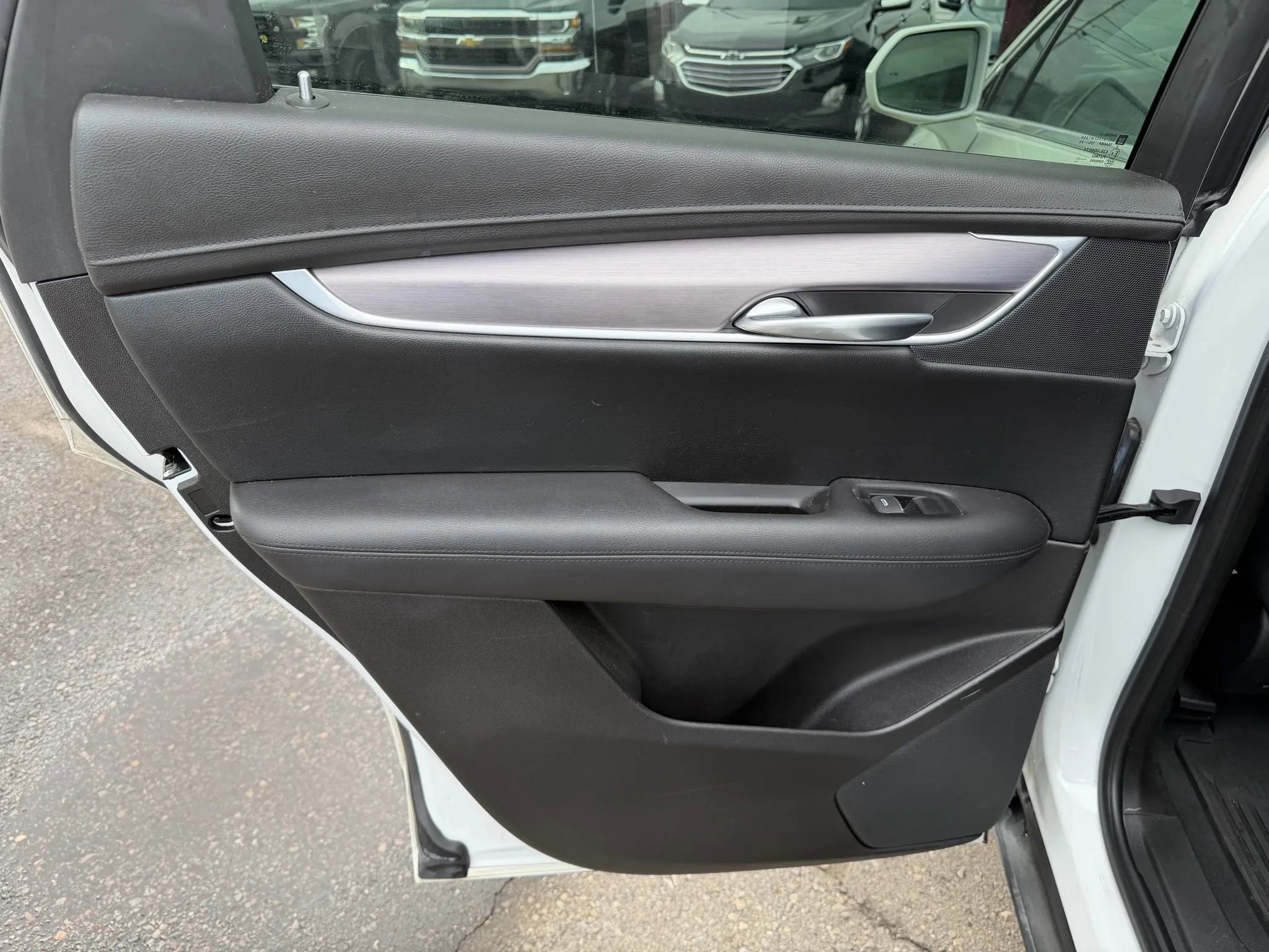 Used 2017 Cadillac XT5 Luxury w/ Driver Awareness Package image 36