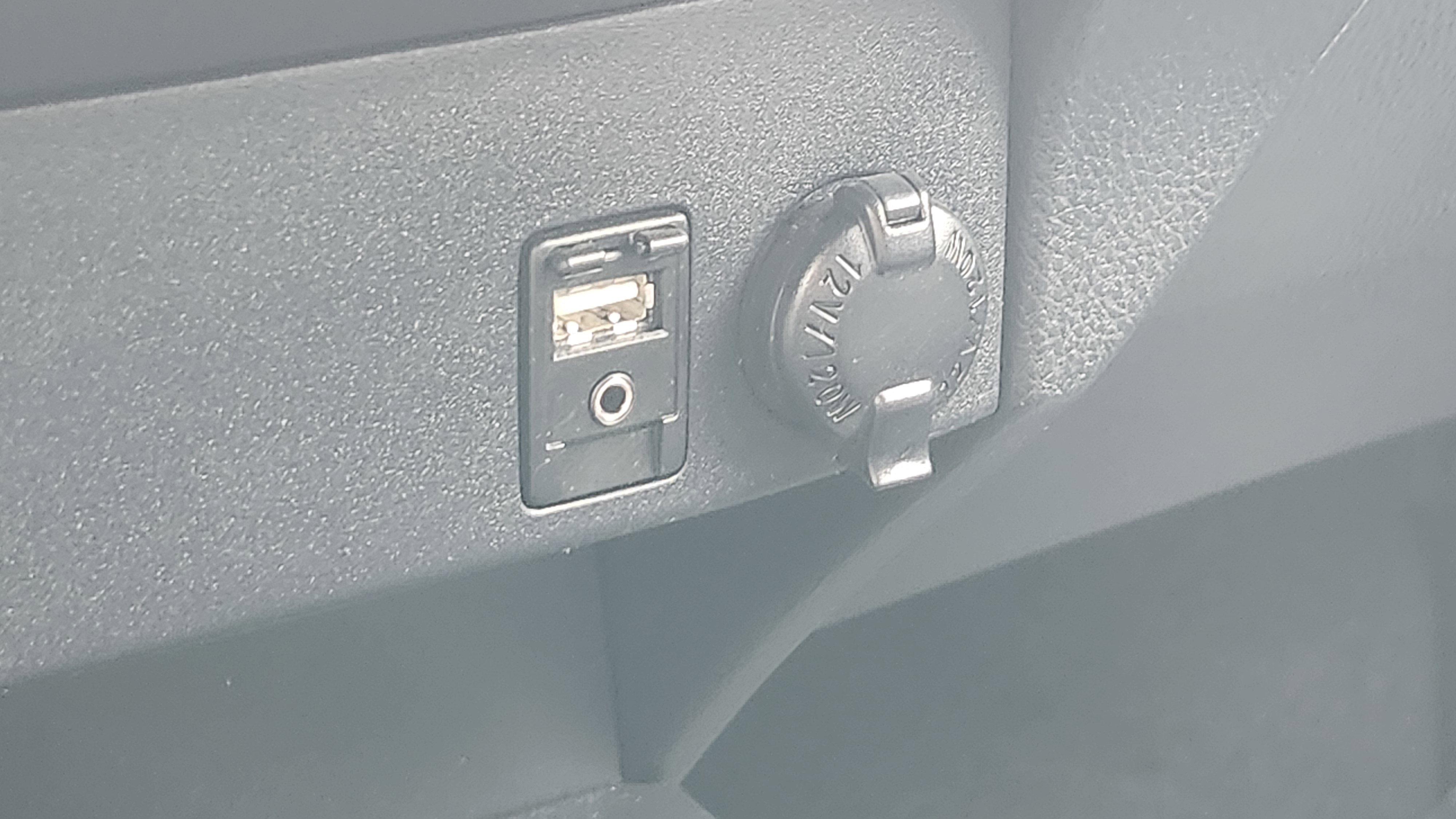 Used 2017 Toyota RAV4 LE image 26