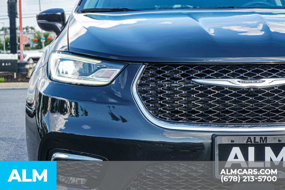 Used 2023 Chrysler Pacifica Touring-L FWD image 11