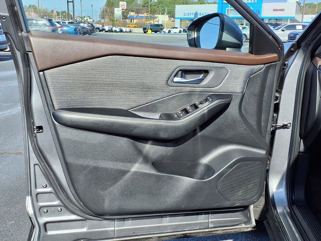 Used 2023 Nissan Rogue SV image 4