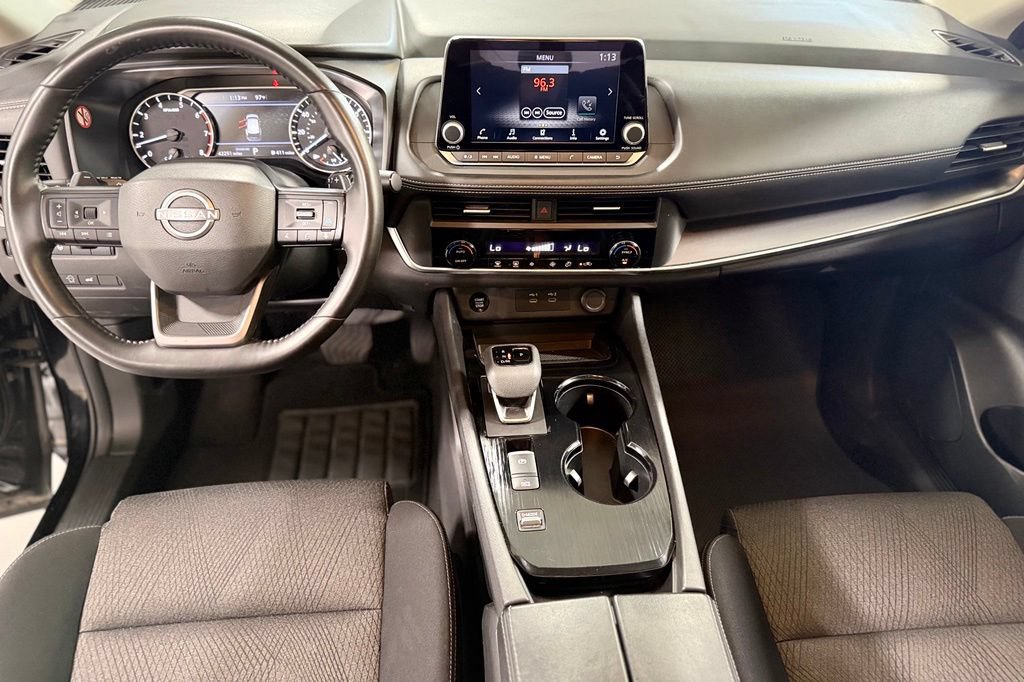 Used 2025 Nissan Rogue SV FWD image 2
