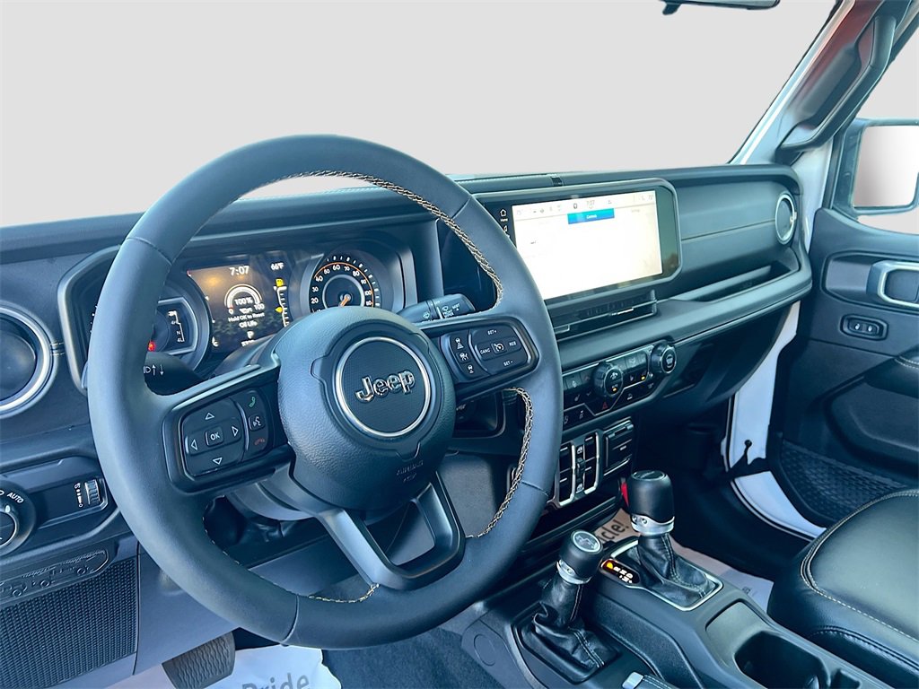 Used 2024 Jeep Gladiator Willys image 9