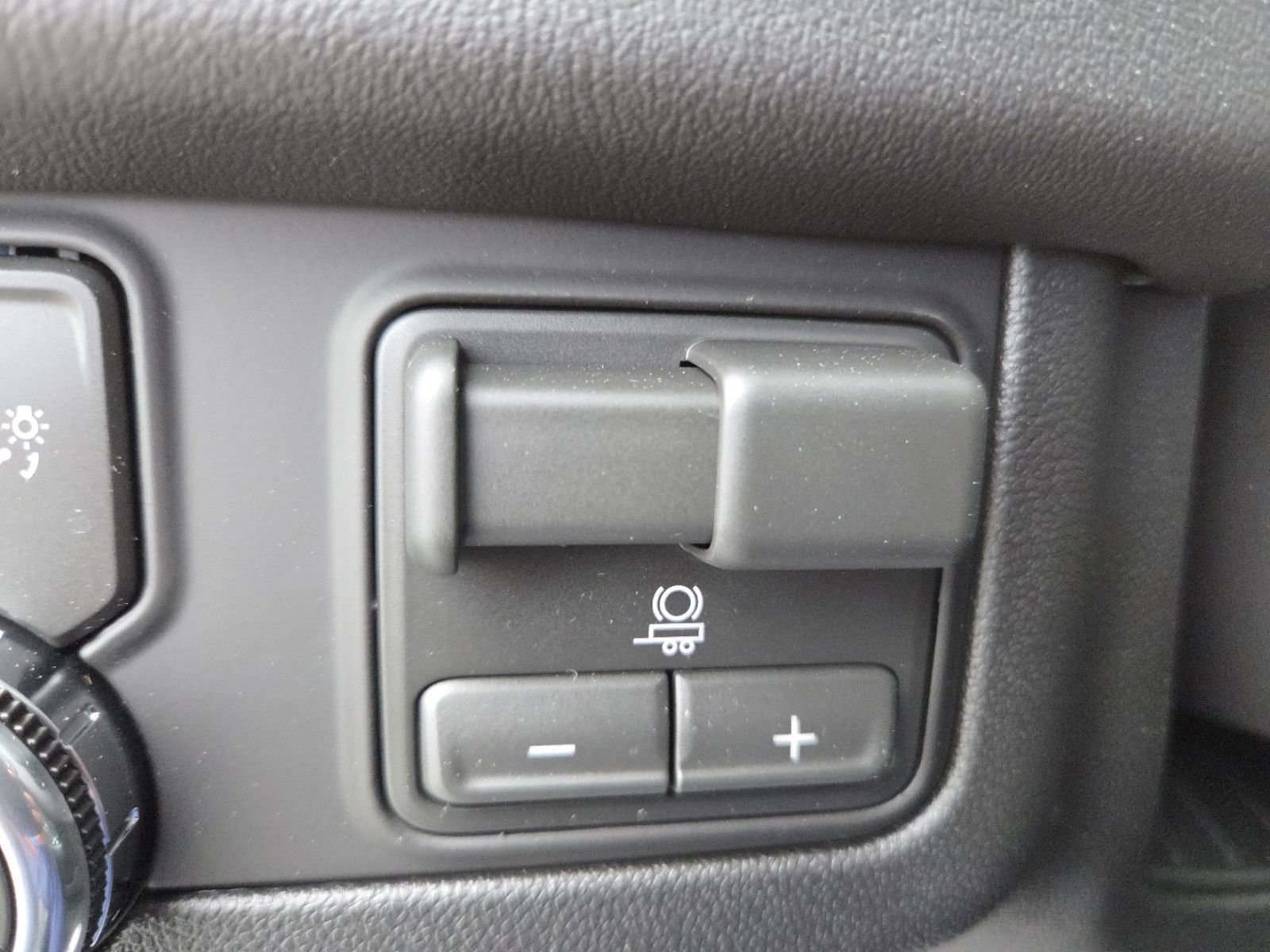 New 2026 GMC Yukon AT4 w/ AT4 Premium Plus Package image 16