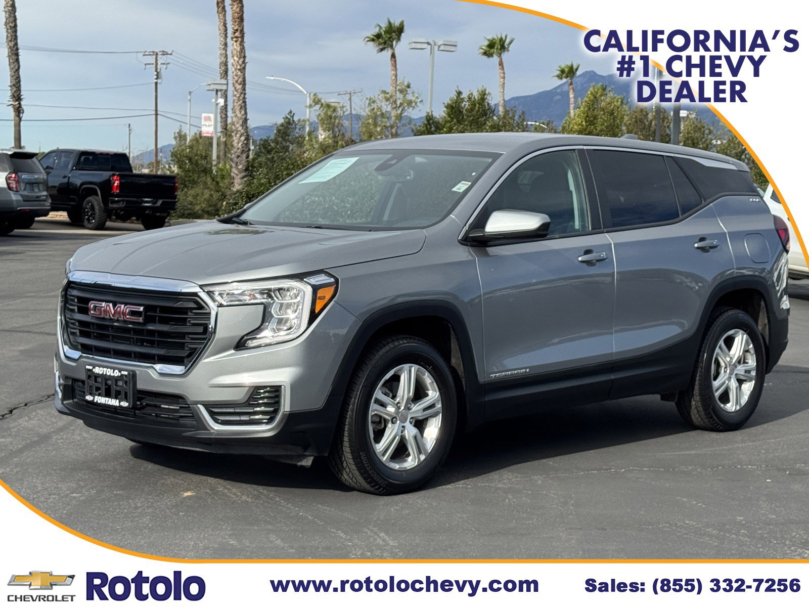 Used 2024 GMC Terrain SLE image 3