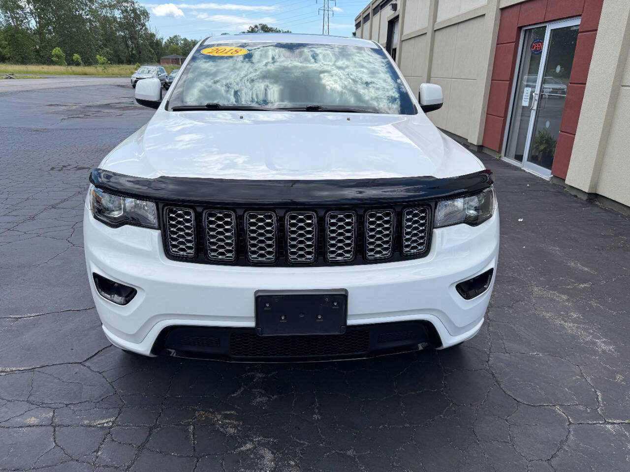 Used 2018 Jeep Grand Cherokee Altitude AWD/4WD image 2