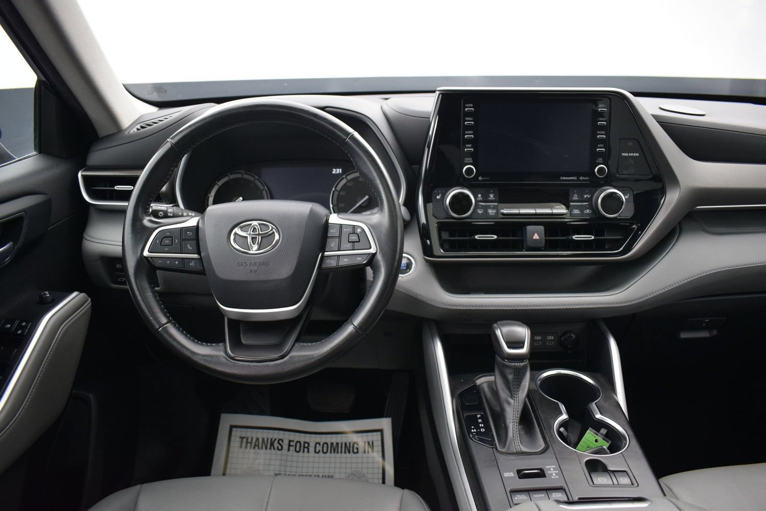 Used 2022 Toyota Highlander XLE AWD/4WD image 17