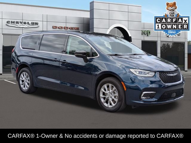 Used 2024 Chrysler Pacifica Touring-L AWD/4WD image 2