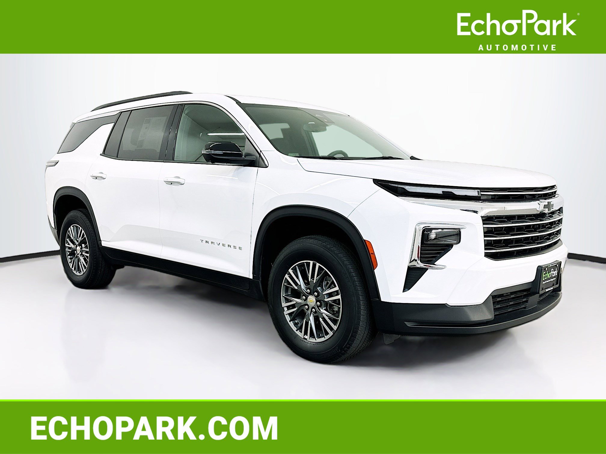 Used 2024 Chevrolet Traverse LT image 1