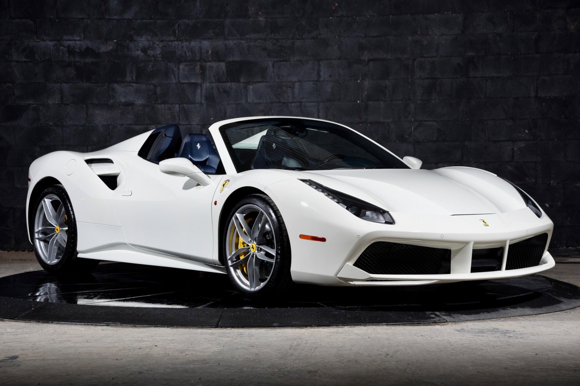 Used 2018 Ferrari 488 Spider image 2