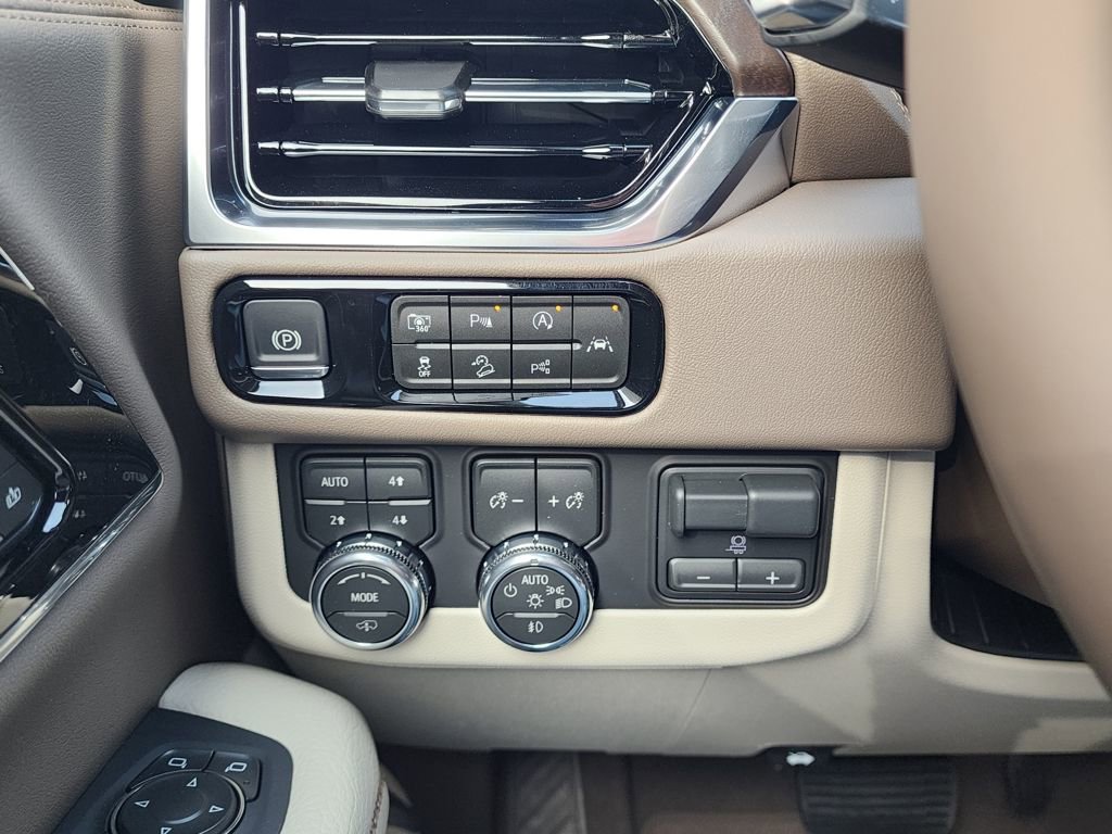 New 2026 GMC Yukon XL Denali w/ Denali Reserve Package image 18