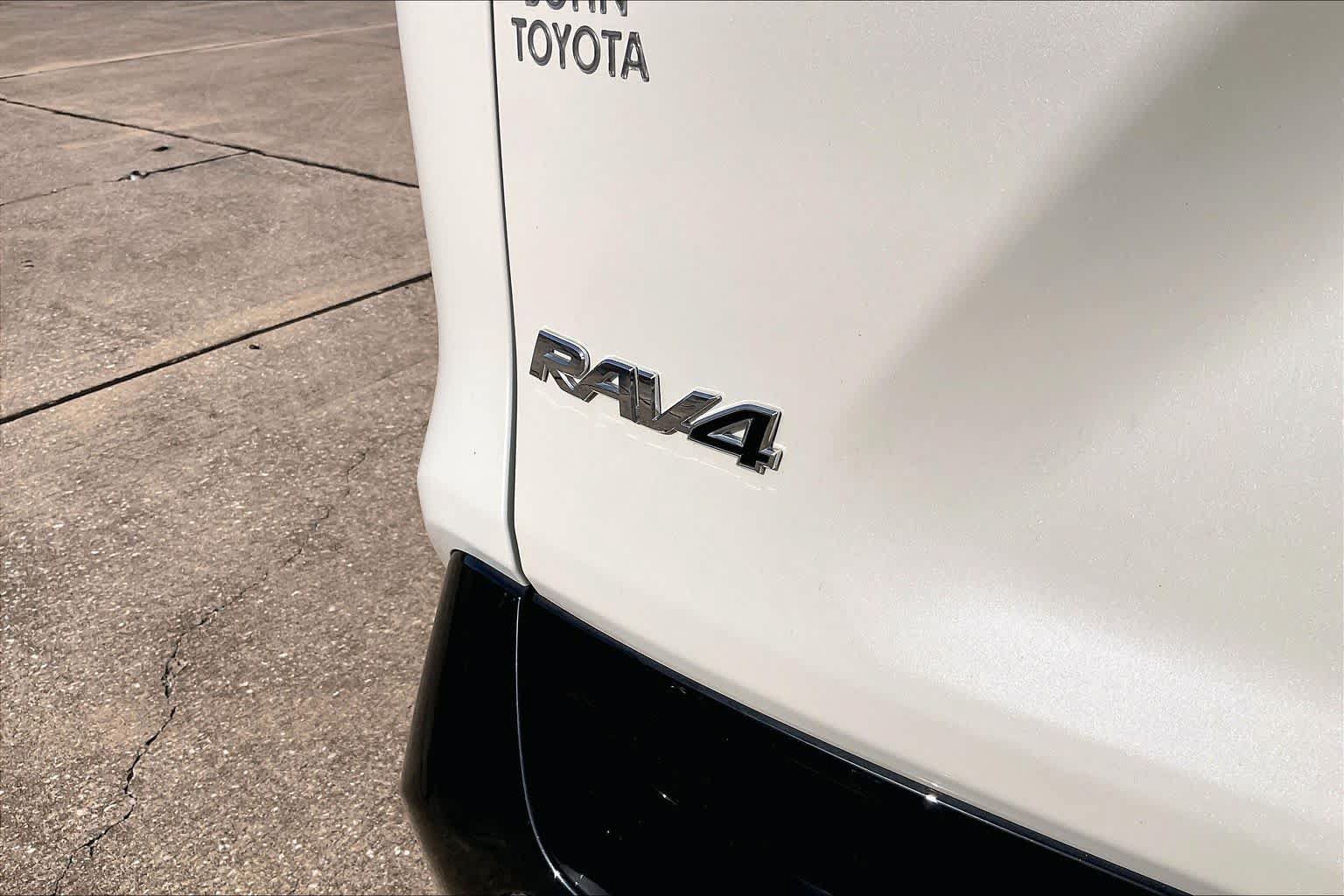 Used 2022 Toyota RAV4 SE AWD/4WD image 10