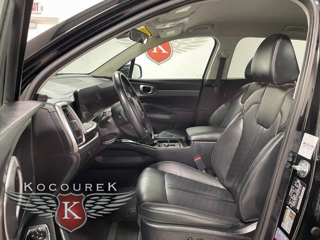 Used 2024 Kia Sorento S image 11