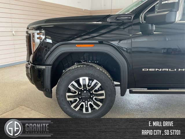 Used 2025 GMC Sierra 2500 Denali Ultimate image 12