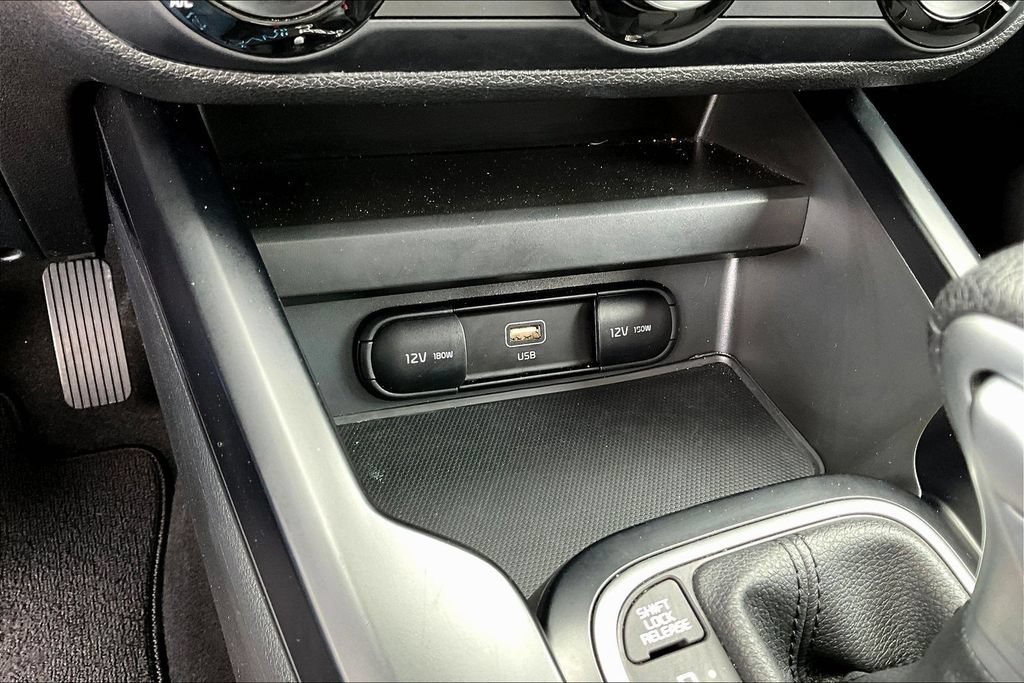 Used 2025 Kia Soul LX w/ LX Technology Package FWD image 16