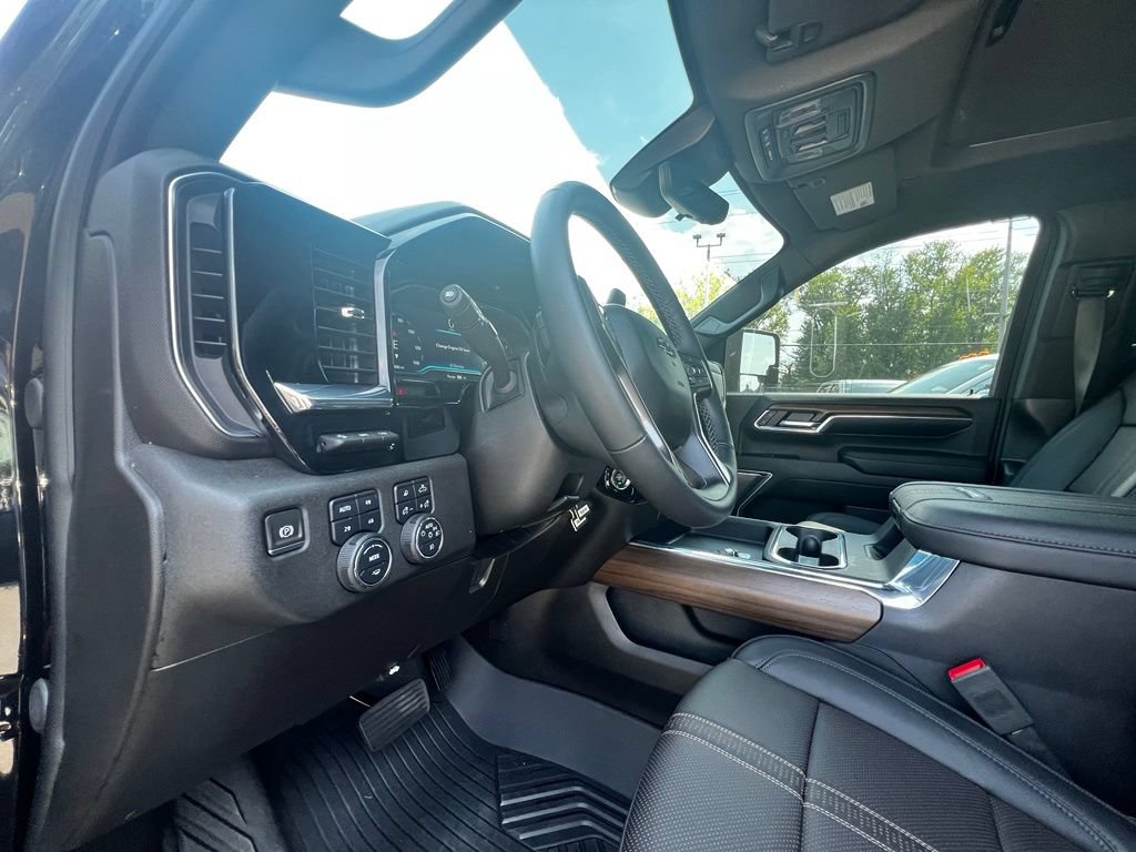 Used 2024 Chevrolet Silverado 2500 High Country w/ High Country Premium Package AWD/4WD image 23