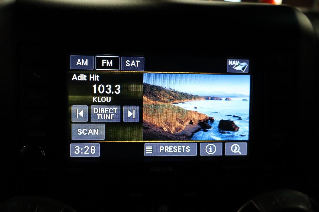 Used 2018 Jeep Wrangler Unlimited Sahara w/ Connectivity Group AWD/4WD image 14