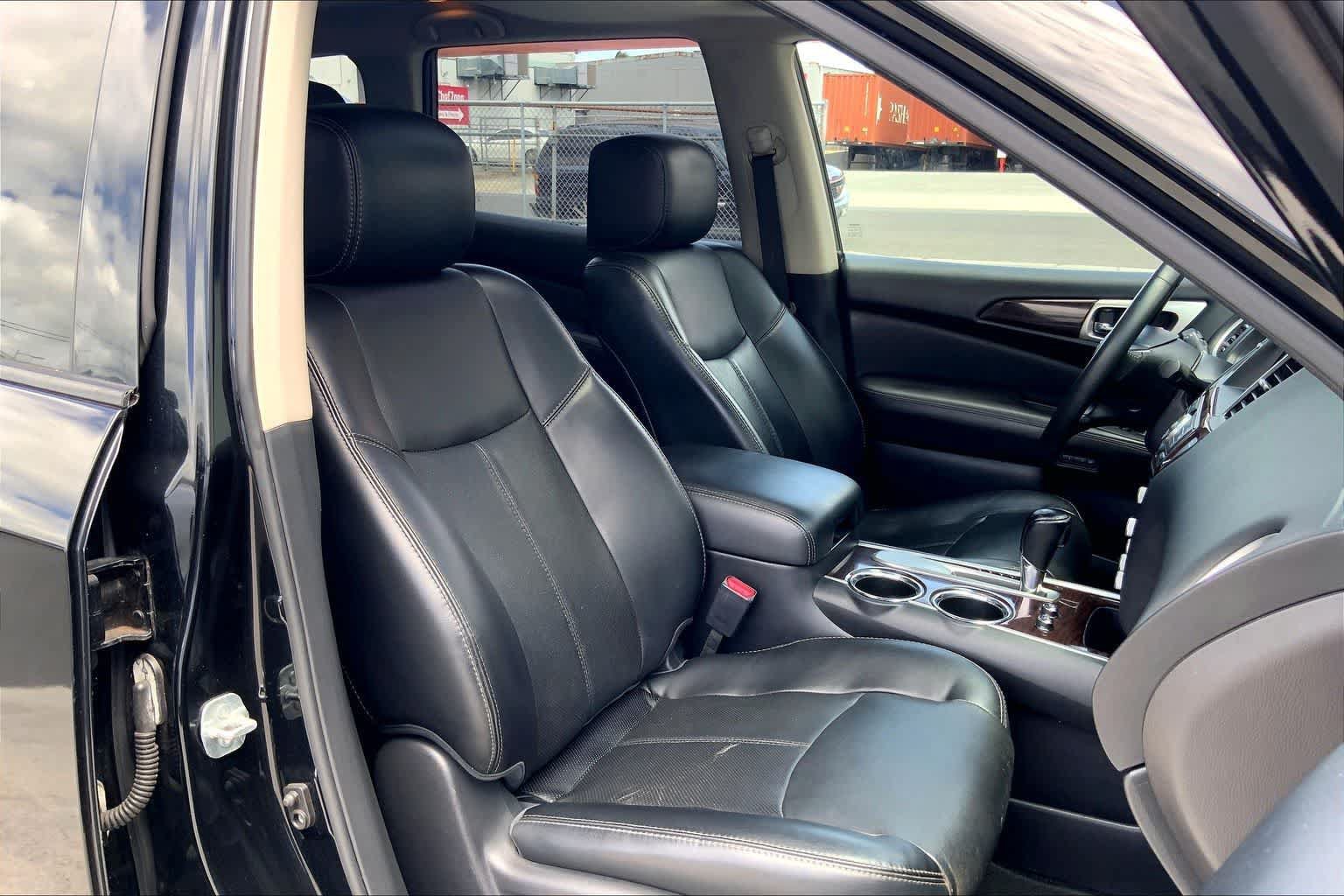 Used 2015 Nissan Pathfinder Platinum w/ Family Entertainment Package FWD image 13
