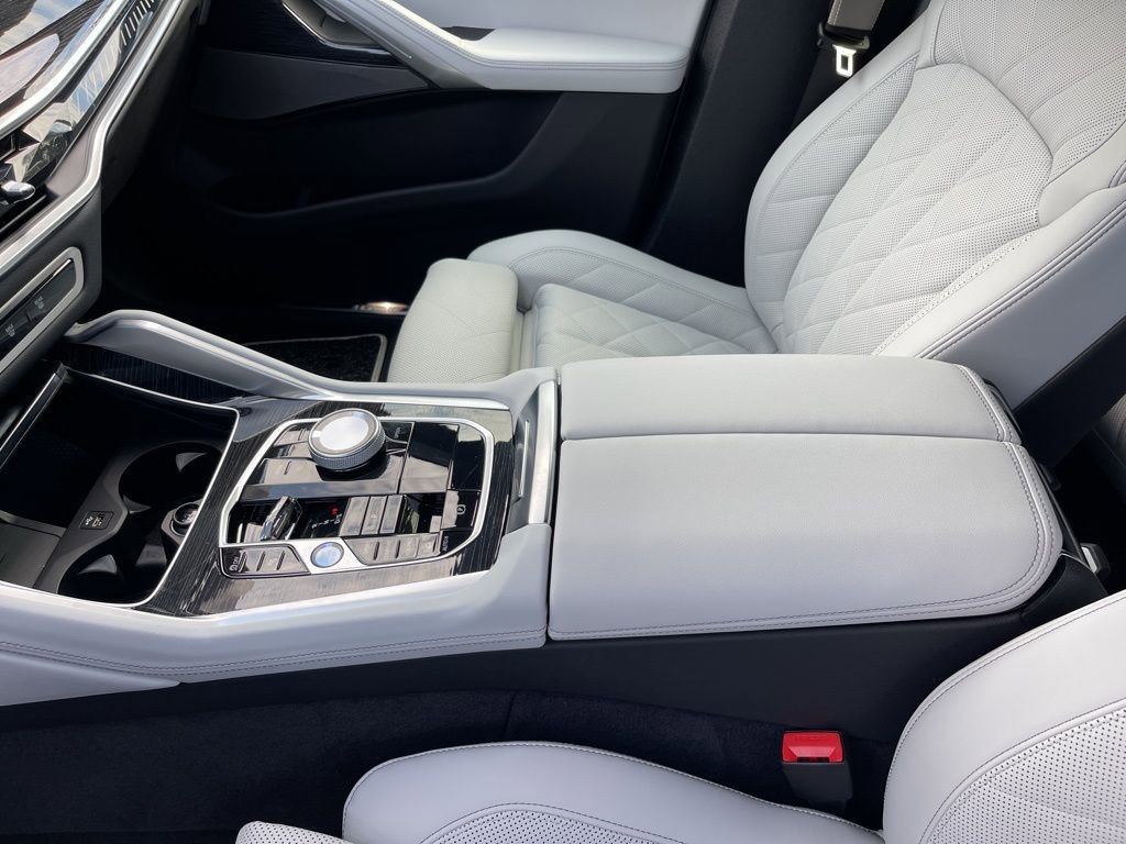 Used 2026 BMW X6 M60i w/ Executive Package image 13