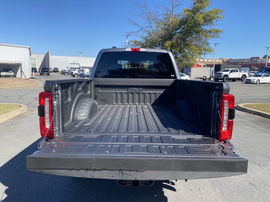 New 2026 Ford F250 Lariat w/ Black Appearance Package image 9