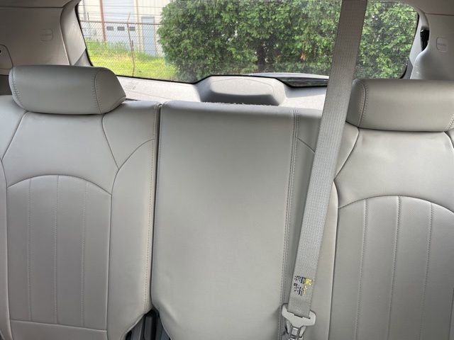 Used 2014 Chevrolet Traverse LTZ FWD image 9