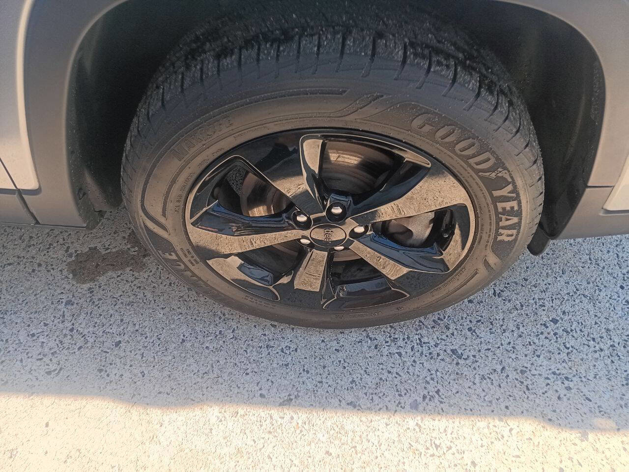 Used 2019 Jeep Cherokee Latitude Plus image 16