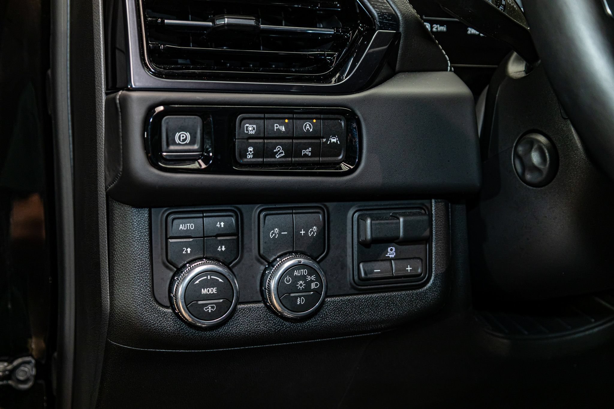 Used 2026 GMC Yukon AT4 Ultimate AWD/4WD image 17