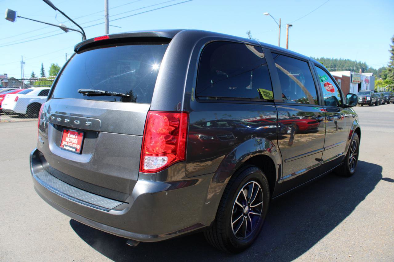 Used 2015 Dodge Grand Caravan SXT w/ Blacktop Package FWD image 6